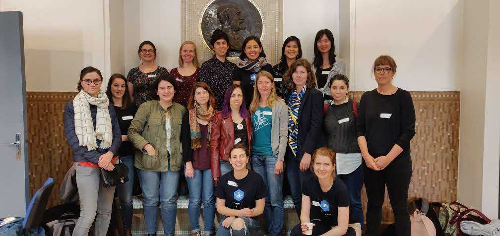 Group picture of R-Ladies at SatRday Paris, including Maëlle